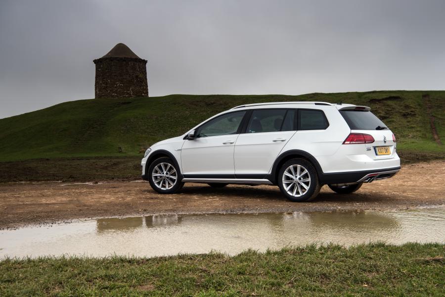  Volkswagen Golf Alltrack 2017 года  (UK) (фото 28 из 33)